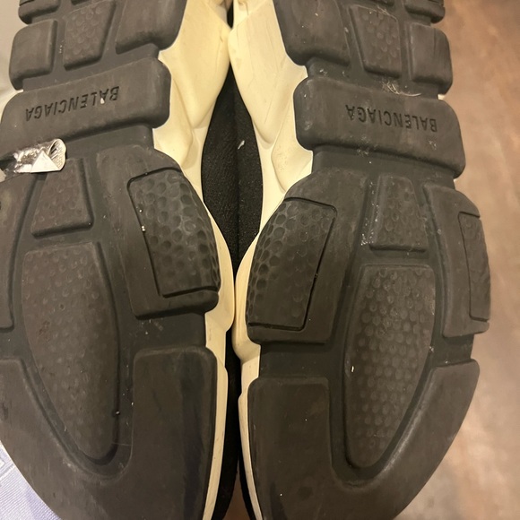 Authentic Balenciaga size 7.5 - Picture 4 of 4